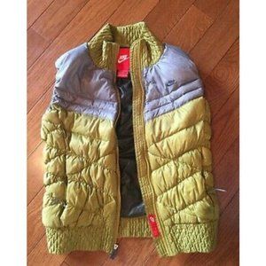 Nike (700 fill) Cascade Magenta Puffer Vest